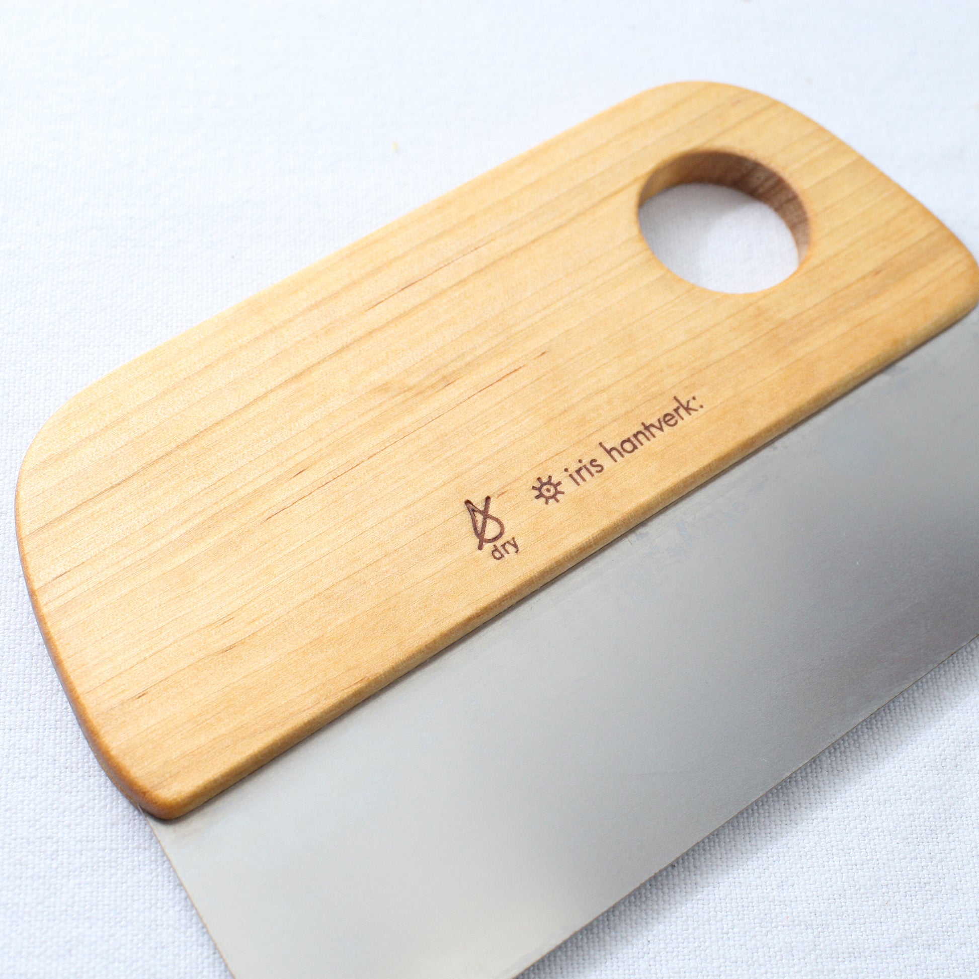 https://oncewaslost.store/cdn/shop/products/iris-hantverk-dough-scraper-handle.jpg?v=1649019701&width=1946